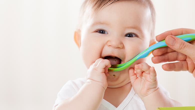 Introducing your baby to solid foods is an exciting milestone. It marks the beginning of a new phase in their growth and development. To ensure your baby gets the best start, here are some tips and ideas for introducing solid foods.